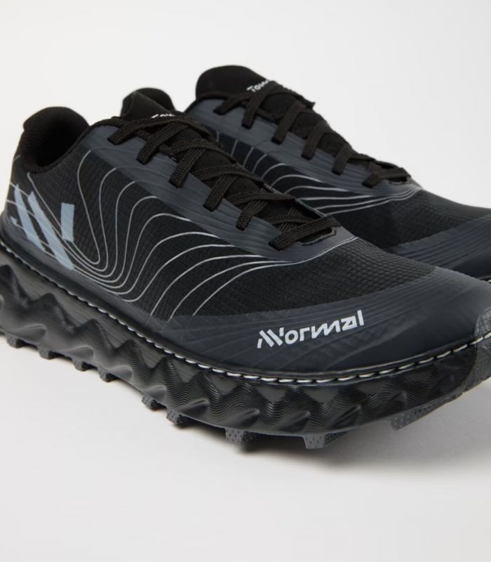Compra online Zapatillas NNormal Tomir 2.0 Hombre Black en oferta al mejor precio