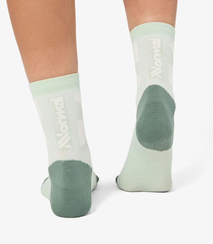 Compra online Calcetines NNormal Race Sock Low Cut Green en oferta al mejor precio