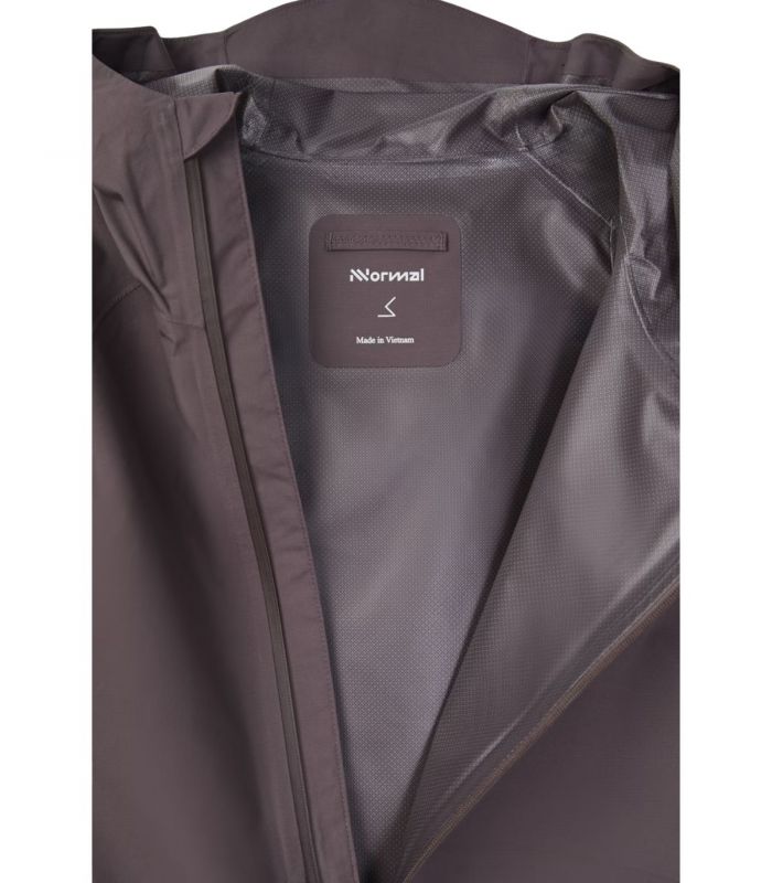 Compra online Chaqueta NNormal Trail Rain Hombre Purple en oferta al mejor precio