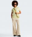 Compra online Camiseta entallada The North Face Simple Dome Evolution Mujer Lemon Mist en oferta al mejor precio