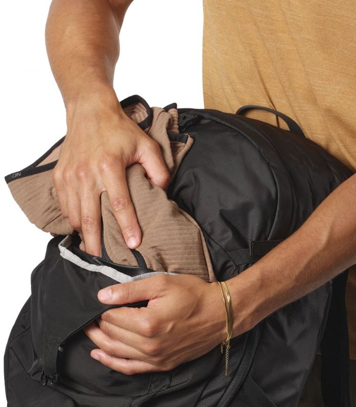 Compra online Mochila Salomon TrailBlazer 30 Black Alloy en oferta al mejor precio