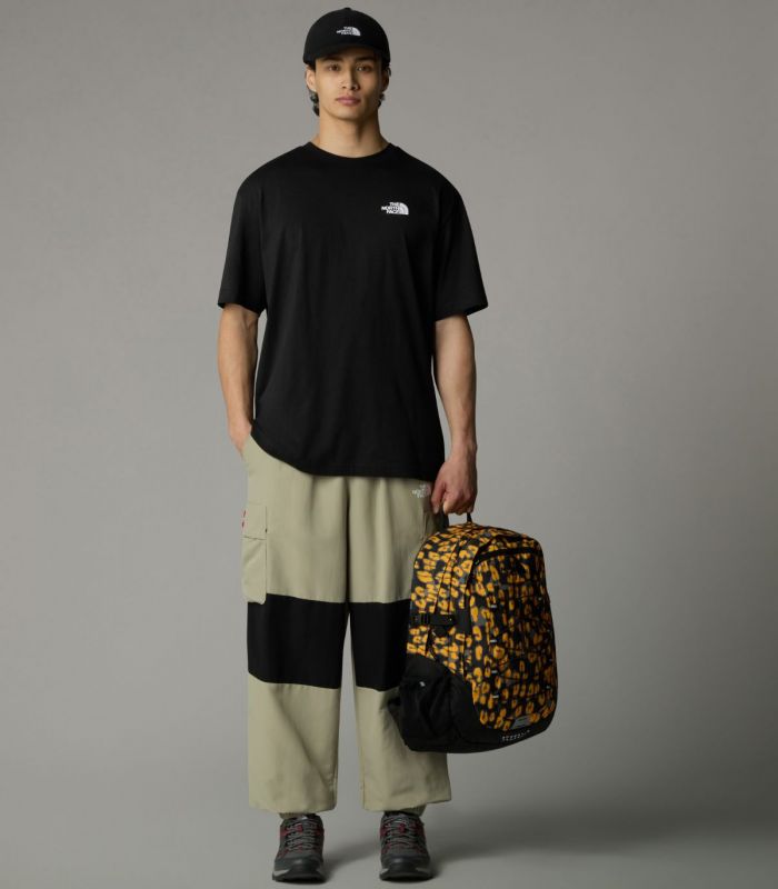 Compra online Camiseta The North Face S/S Essential Oversize Hombre TNF Black en oferta al mejor precio