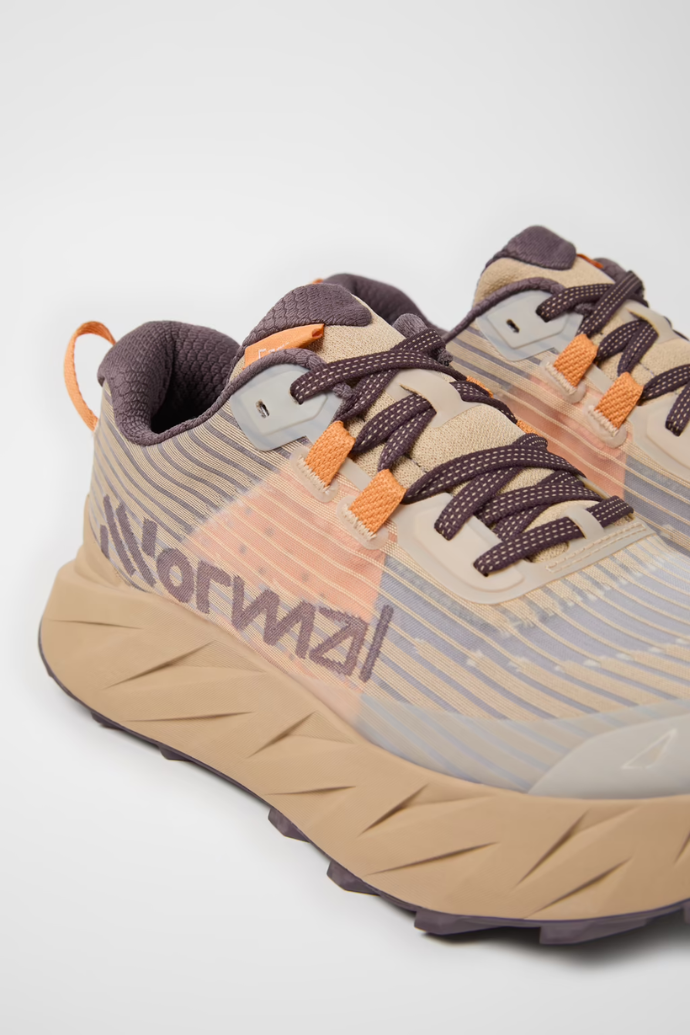 Zapatillas de trail running Cadí beige para hombre: Upper técnico resistente | Amortiguación suave y reactiva | Tracción Vibram® Megagrip