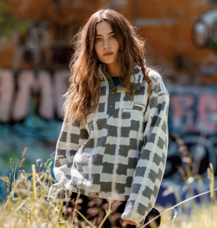Columbia Helvetia II Printed Sedona Sage para mujer, polar cropped con bolsillo de cremallera en el pecho.